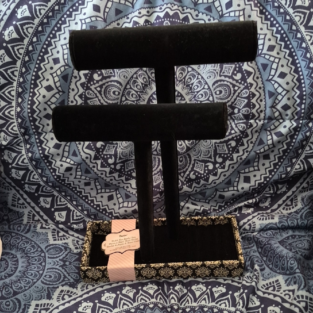 Elegant Black Jewelry Stand